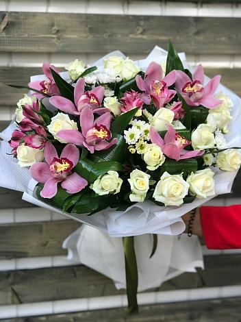 Букет цветов из: Розы и Хризантемы в Ливнах