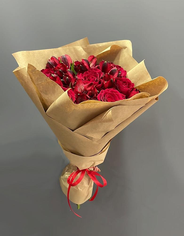 Букет цветов из: Альстромерии и Розы в Ливнах