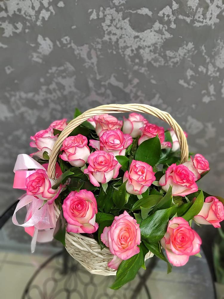 Цветочная композиция из Розы в корзине в Ливнах