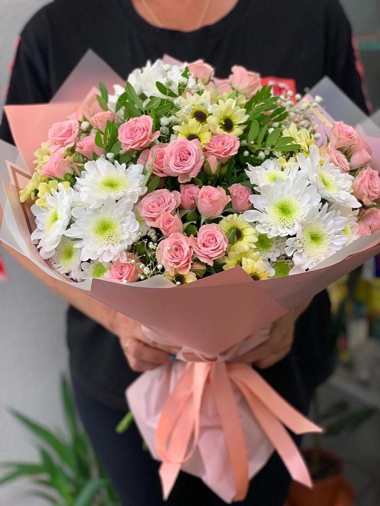 Букет цветов из: Розы и Хризантемы в Ливнах