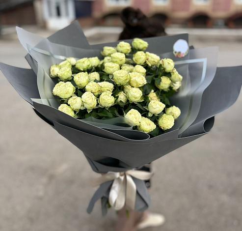 Букет Белые кустовые розы Солинеро в Ливнах