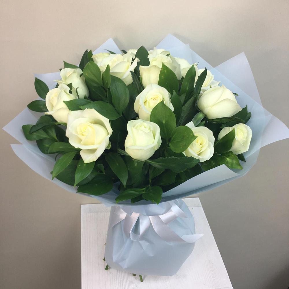 Букет 15 Белых роз Проуд в Ливнах