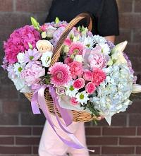 Композиция солнечный день в Ливнах Цветочная композиция из Розы, Хризантемы, Пионы и Лизиантусы в корзине в Ливнах