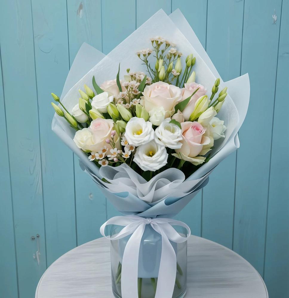 Букет цветов из: Розы и Лизиантусы в Ливнах