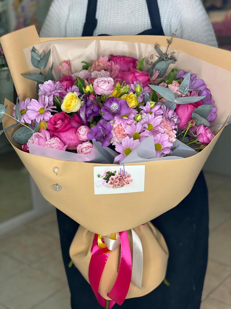 Букет цветов из: Хризантемы, Гвоздики и Альстромерии в Ливнах