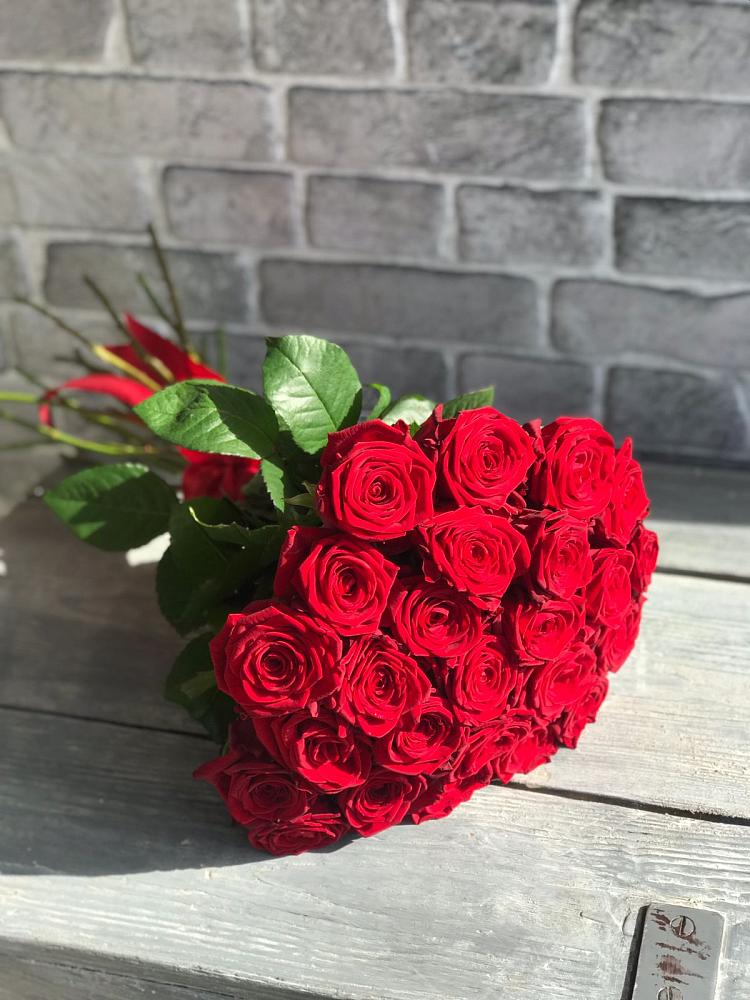Букет Красные розы Фридом в Ливнах