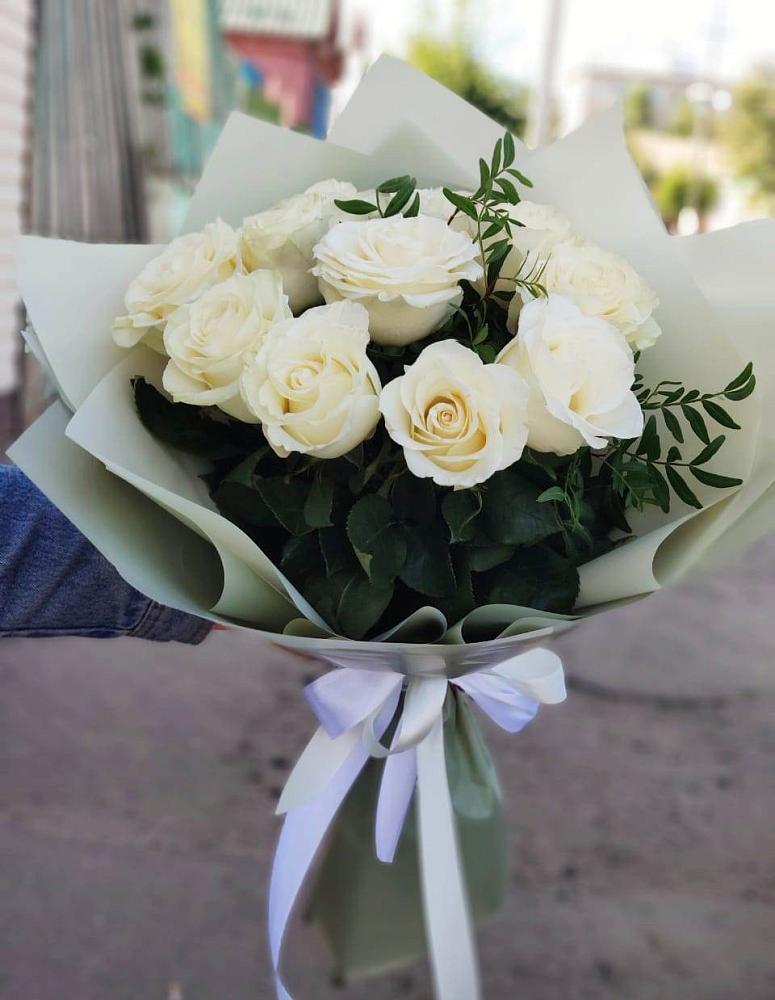 Букет Белые розы Проуд в Ливнах