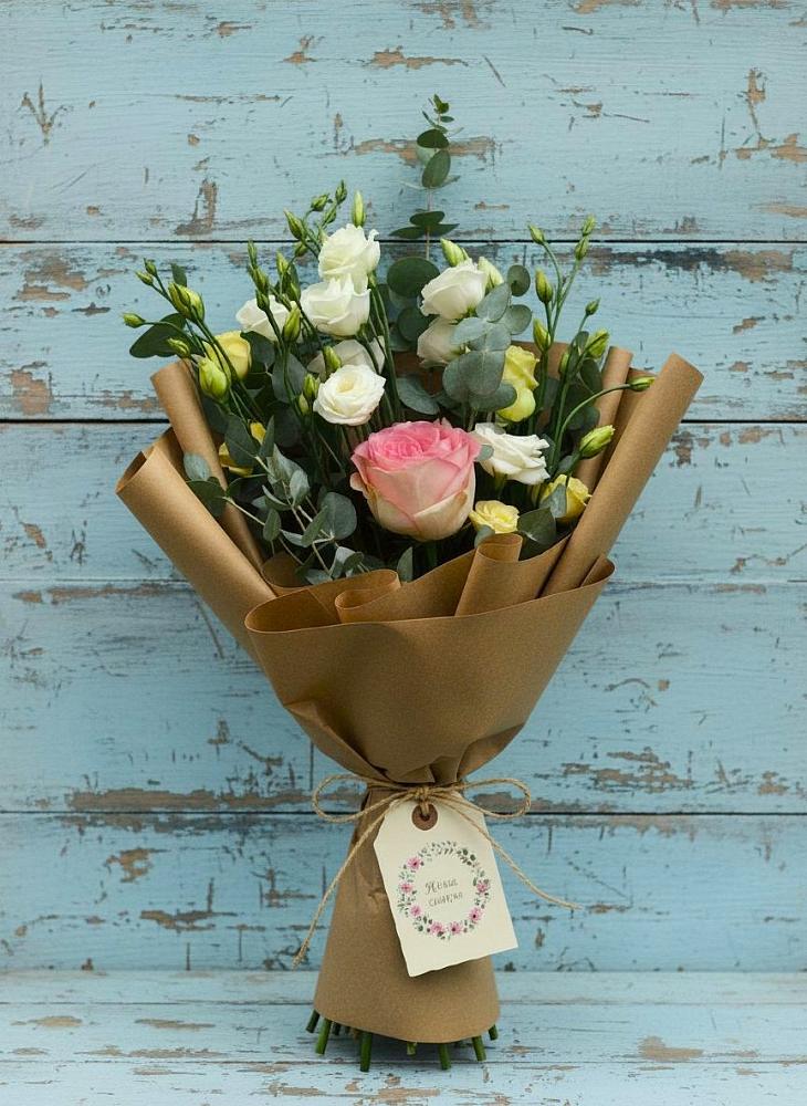 Букет цветов из: Розы и Лизиантусы в Ливнах