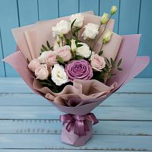Букет цветов из:  Розы и Лизиантусы в Ливнах