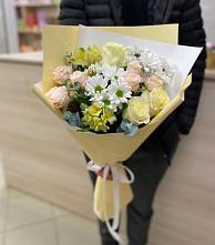 Букет цветов из:  Альстромерии, Розы и Хризантемы в Ливнах