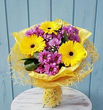 Букет цветов из:  Хризантемы и Герберы #REPLACE_PRED# Ливнах