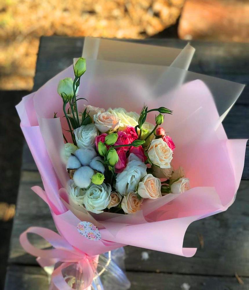 Букет цветов из: Розы и Лизиантусы в Ливнах