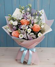 Букет цветов из:  Лизиантусы, Розы, Альстромерии и Гипсофила в Ливнах