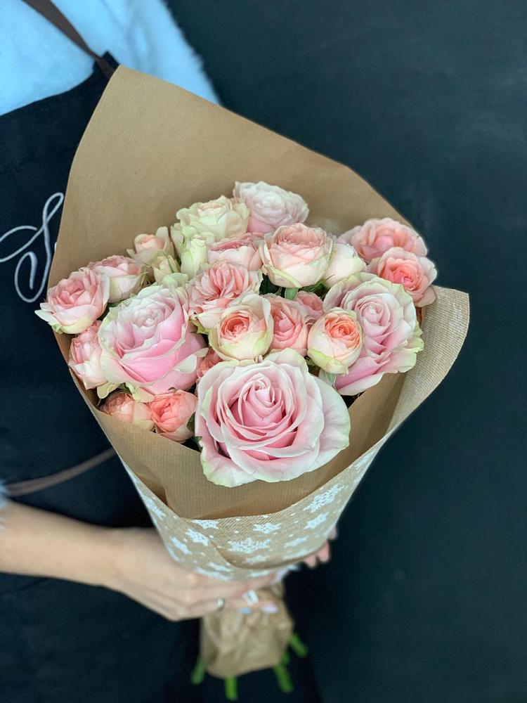 Букет цветов из: Хризантемы и Розы в Ливнах