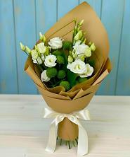 Букет цветов из:  Хризантемы и Лизиантусы в Ливнах