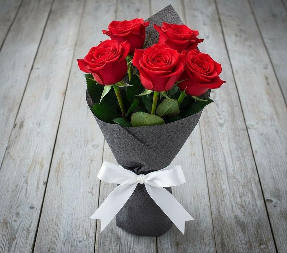 Букет 5 Красных роз Эдлесс Лав в Ливнах