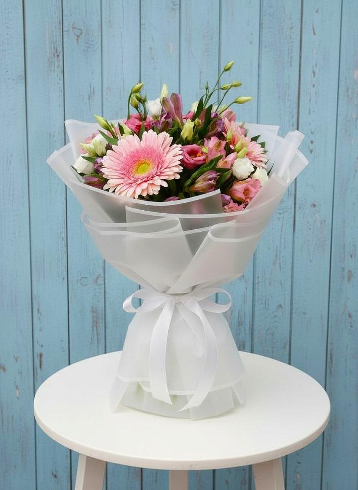 Букет цветов из: Герберы, Альстромерии и Лизиантусы в Ливнах