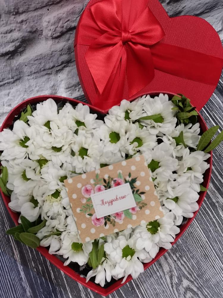 Цветочная композиция из Хризантемы в виде сердца в Ливнах