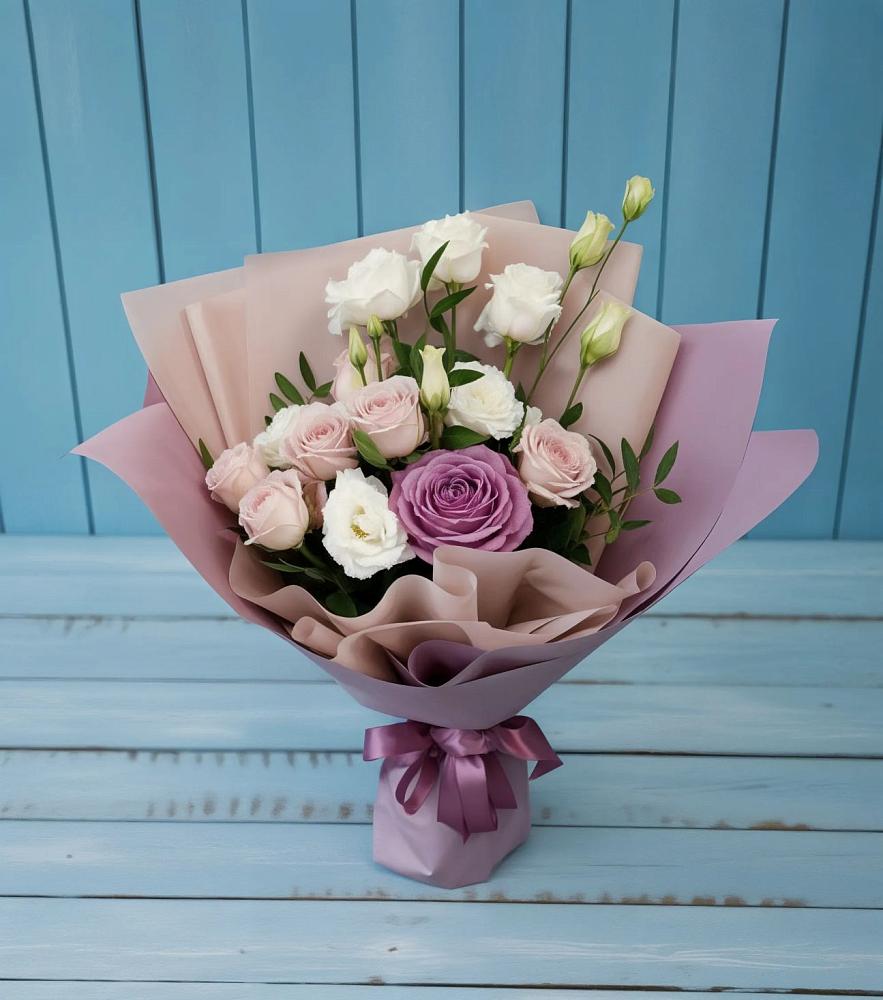 Букет цветов из: Розы и Лизиантусы в Ливнах